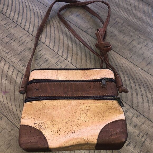 Cork Crossbody Bag Vegan 🌱 handmade in Portugal 🇵🇹 3 zipped compartments - Picture 1 of 17